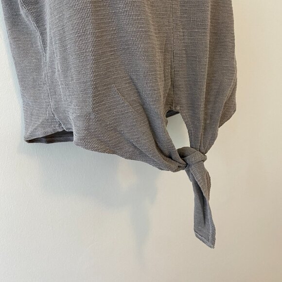 BKE Buckle Double V-Neck Tank Top Womens Medium Grey Tie Front - Picture 3 of 6